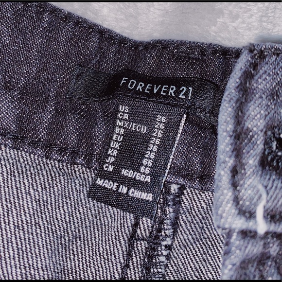 ✨Forever 21 denim ripped shorts✨ - Picture 4 of 5